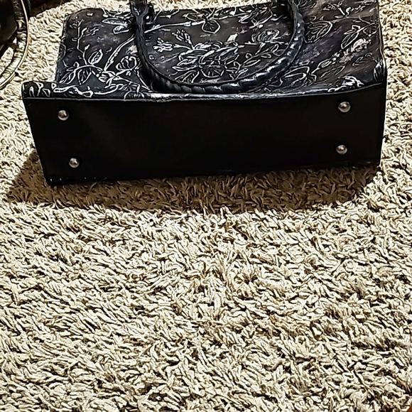 Patricia Nash Black Silver Rose Tooling Cassini Floral Embossed Tote Shoulder Ba - Picture 6 of 8